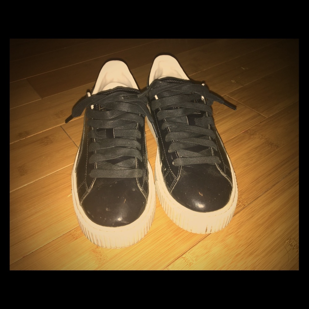 Dark blue pumas